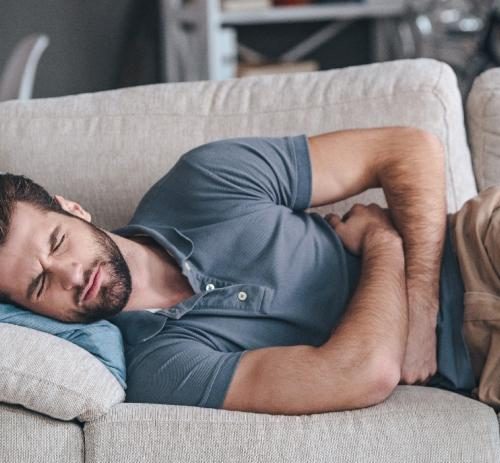 الدكتور طوني بازي… من الخطأ ربط السلس البولي بهبوط المثانة