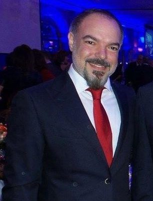 جميل الخنسا … مصمم الازياء السائح بين بيروت ولوس انجلوس .