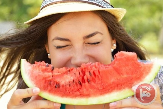 فوائد البطيخ الصحية  والغذائية  .