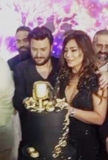 هذة السيدة ازهرت الفرح في حياة علاء زلزلي.