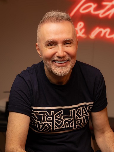 بيتر سمعان … نجومية لبنانية ملامحها عربية .